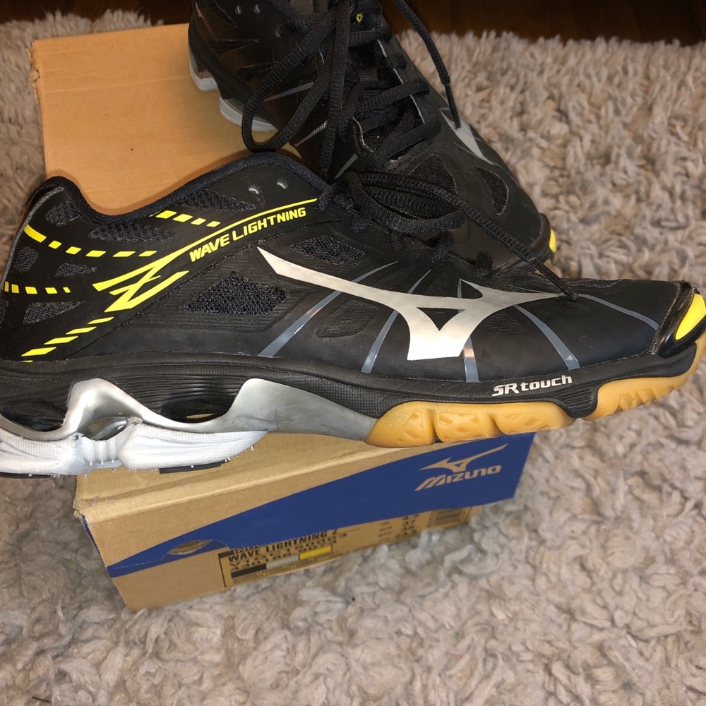 Volleyball shoes Mizuno Size W7